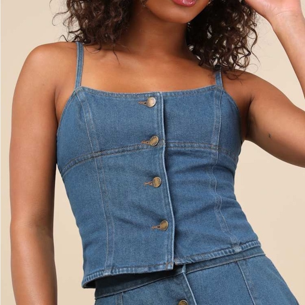 Lulu’s Kamile Blue Chambray Button Front Tank Top